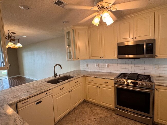 Building Photo - 806 Regatta Dr