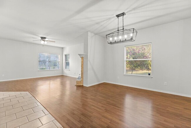 Building Photo - 704 Ridgmar Rd