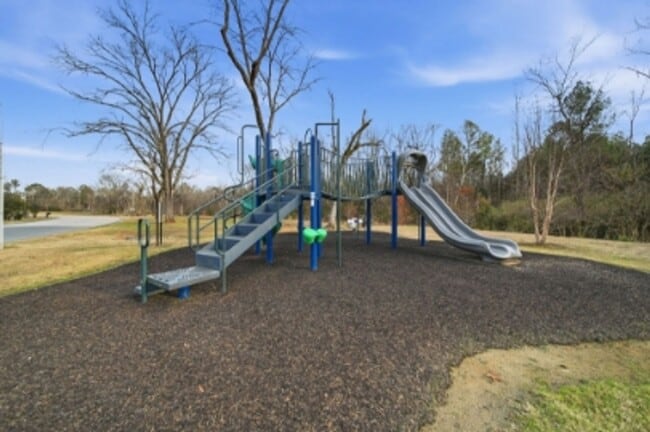 Building Photo - 3 Bedroom 1 Bath Home - Recently Refreshed