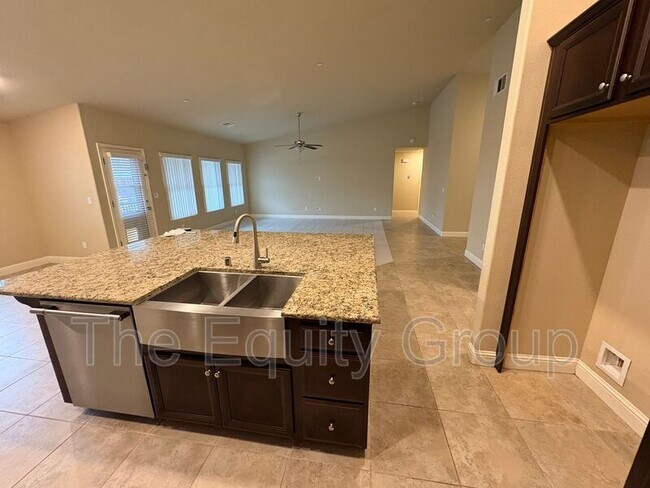 Building Photo - 4201 W Wren Ave