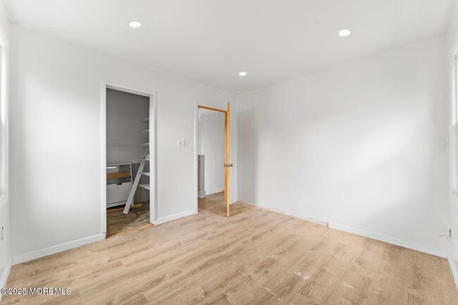 Building Photo - 807 Chestnut St