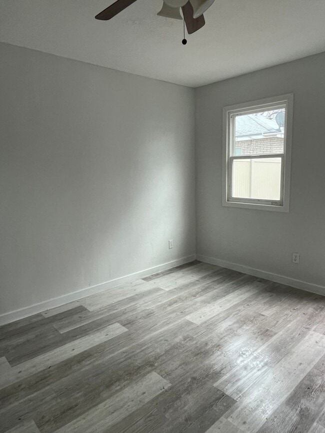 Building Photo - Nice studio for rent in tree streets!