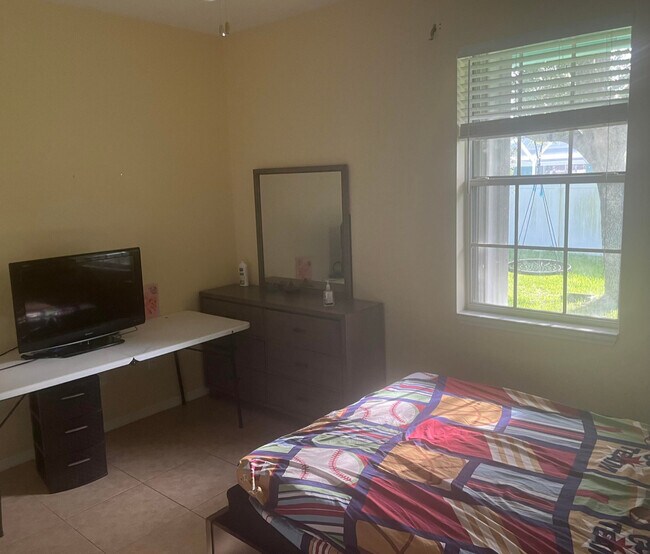 Building Photo - 4412 SW Bonney St