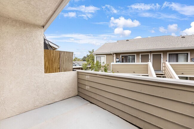 Building Photo - 2BD 2BTH B