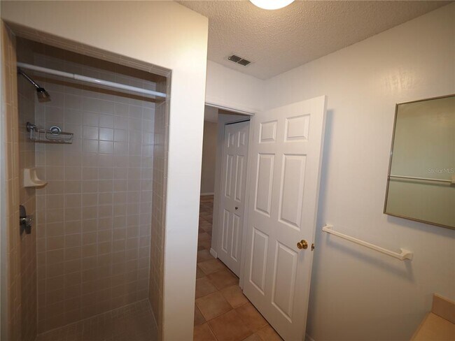 Building Photo - 4252 Central Sarasota Pkwy