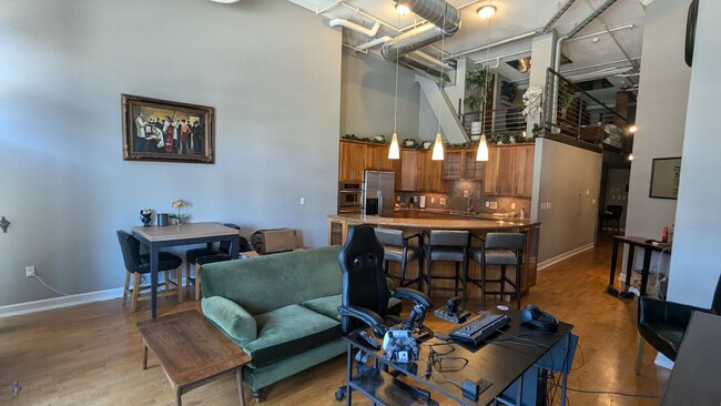 Building Photo - TOTALLY AMAZING LOFT CONDO IN FABULOUS BAL...