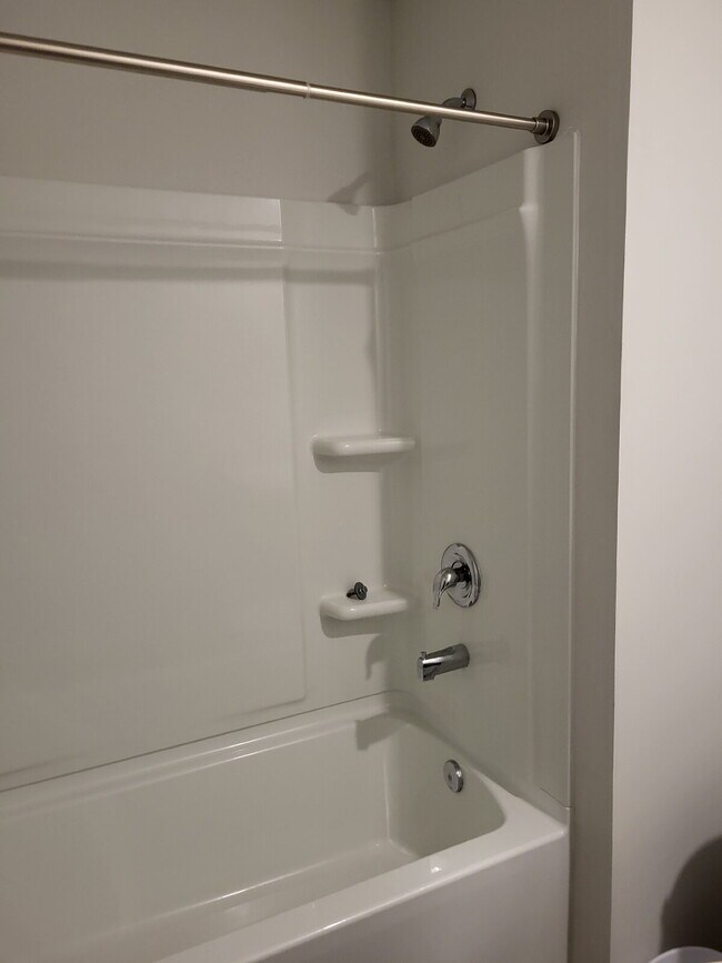 Building Photo - "Spacious Fully Furnished 4-Bedroom Townhouse in Summerville with 3 Full Baths – Your Perfect Fam...