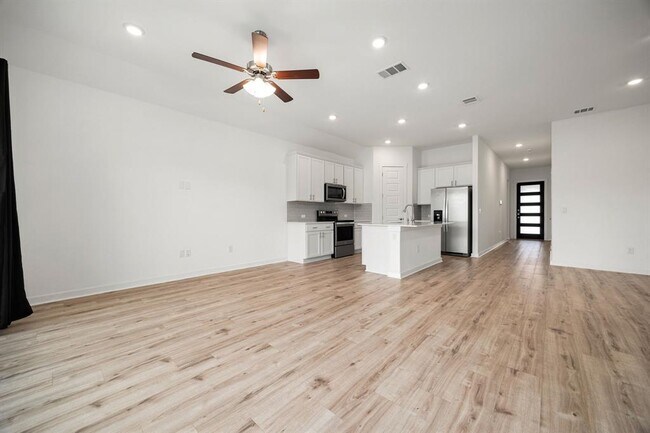 Building Photo - 904 Balsora Cv