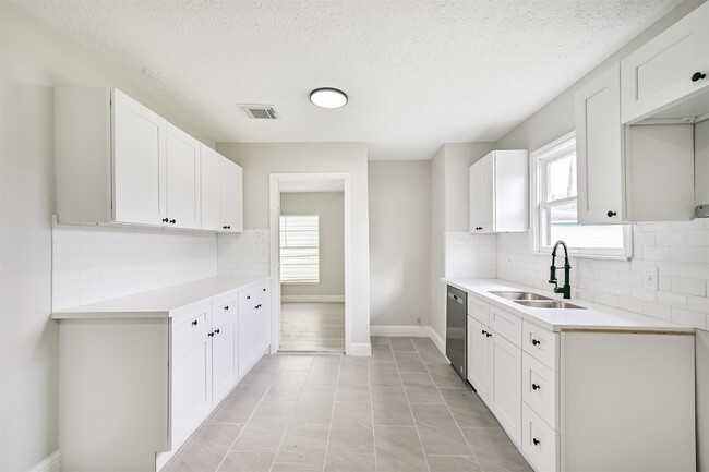 Building Photo - 5007 Northridge Dr
