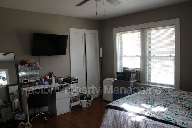 Building Photo - 130 Parsons St