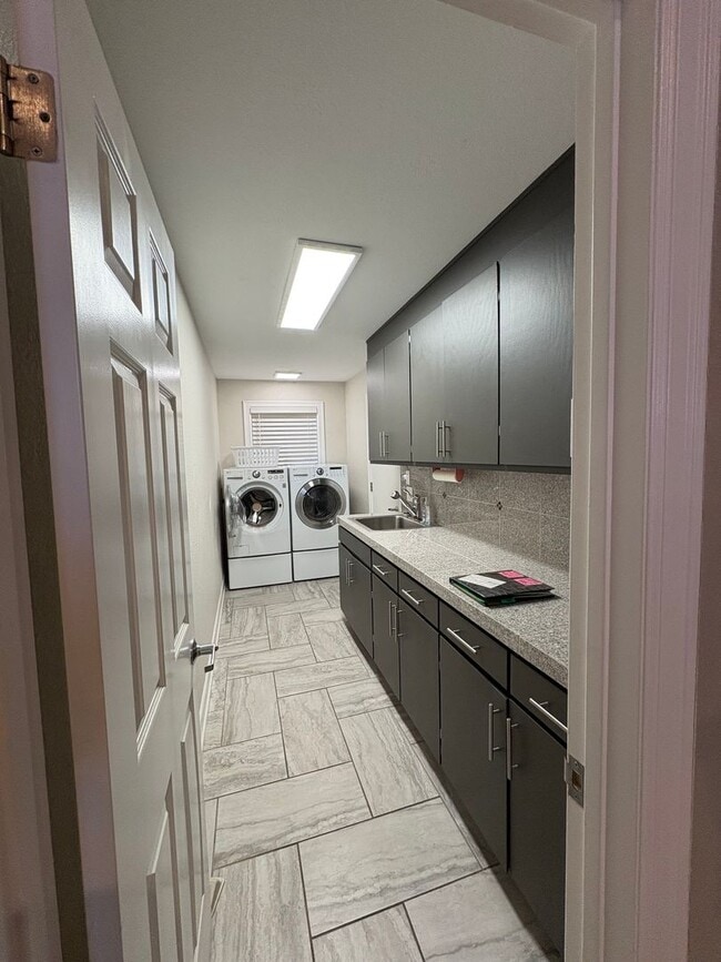 Building Photo - Gorgeous Furnished Country Club Rental