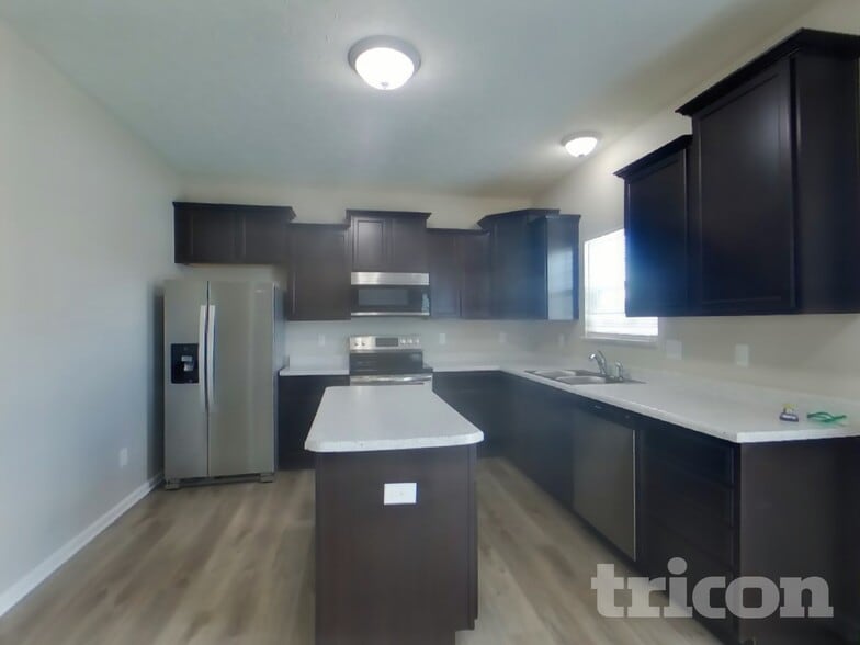 Building Photo - 2252 Silver Spoon Dr