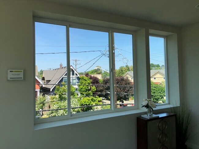 Building Photo - Gorgeous Townhome in Sunny Judkins Park-2515A E. Yesler - $3100