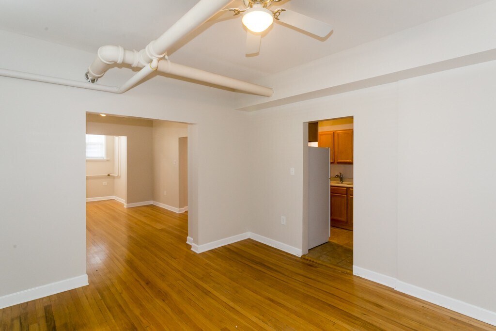 Building Photo - 1604 W Berwyn Ave