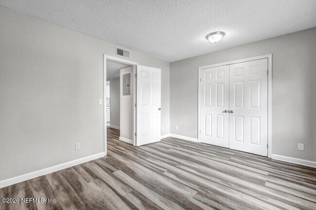 Building Photo - 3906 Mission Dr