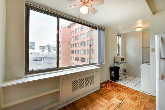 Building Photo - Charming & Bright Junior One Bedroom at Ri...