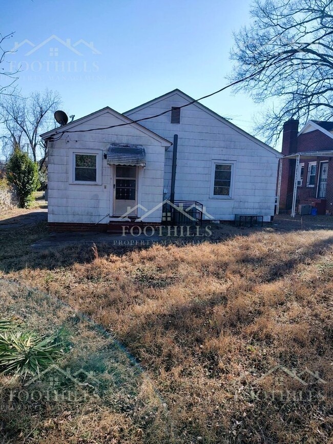 Building Photo - 211 Dickens Ave