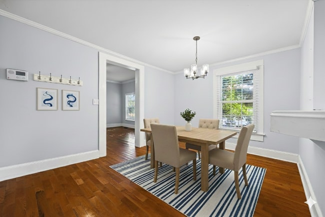 Building Photo - 512 Banks St