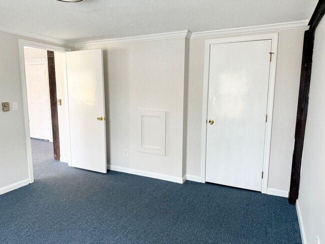 Building Photo - Well maintained inside and out