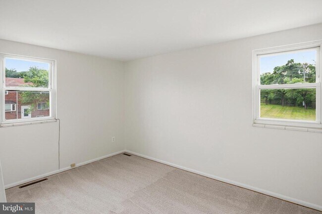 Building Photo - 926 Regina Dr