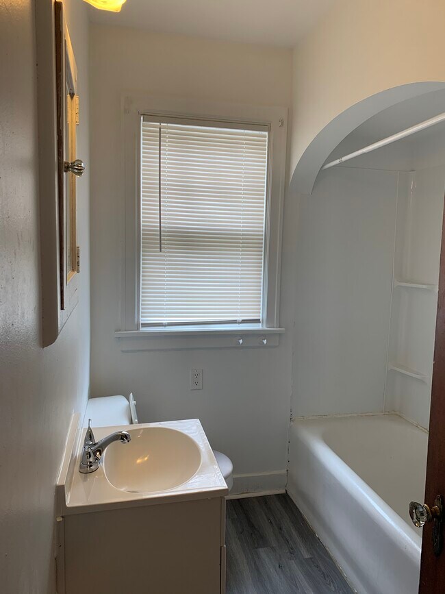 Building Photo - 1212 W Nowland Ave