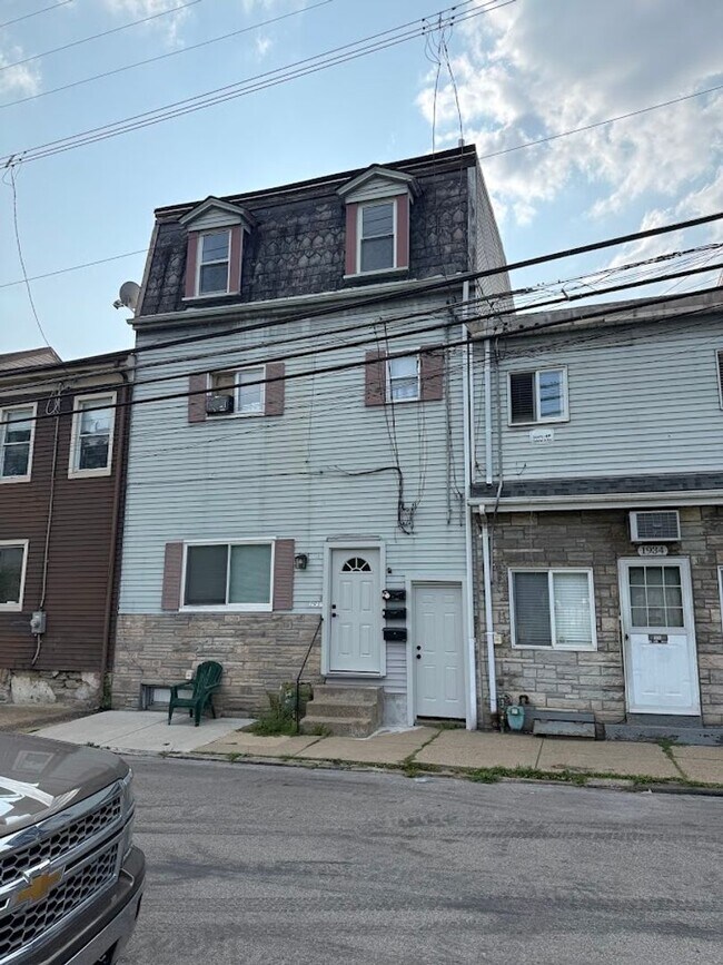 Building Photo - 1932 Lowrie St