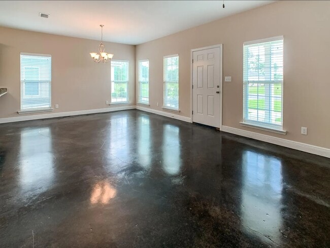 Building Photo - Stables 139