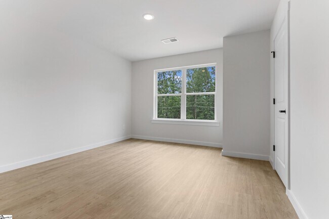 Building Photo - 239 Vanderbilt Rd