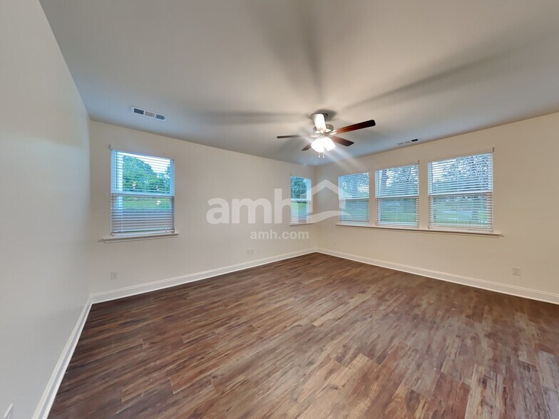Building Photo - 2112 Williamshire Ln
