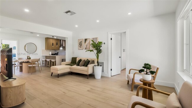Building Photo - 1116 N 31st Ave