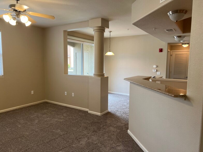Building Photo - 1900 Danbrook Dr. #823