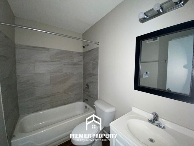 Building Photo - 3999 Hanna Dr