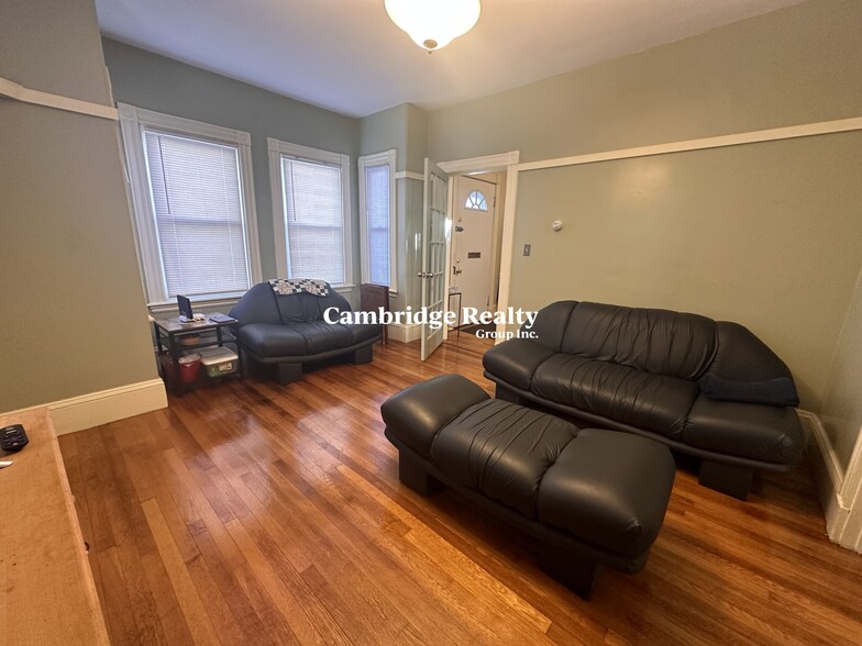 Building Photo - 374 Highland Ave