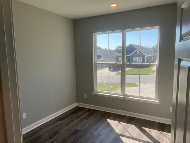 Building Photo - 3 Bed 3 Bath Home