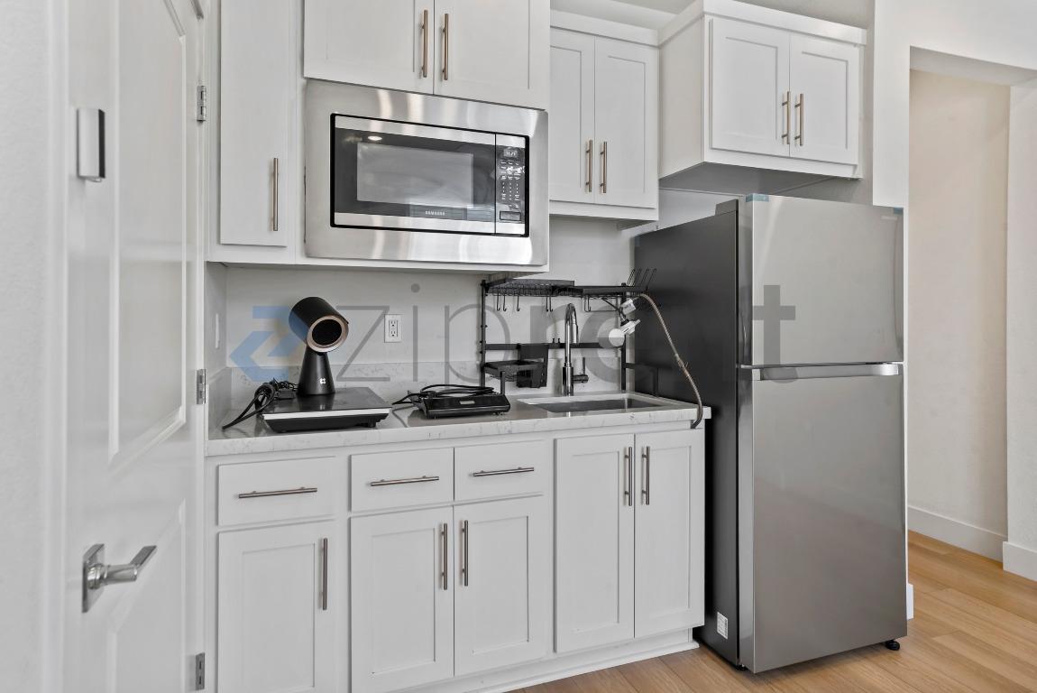 Building Photo - 5545 Oberon Ave