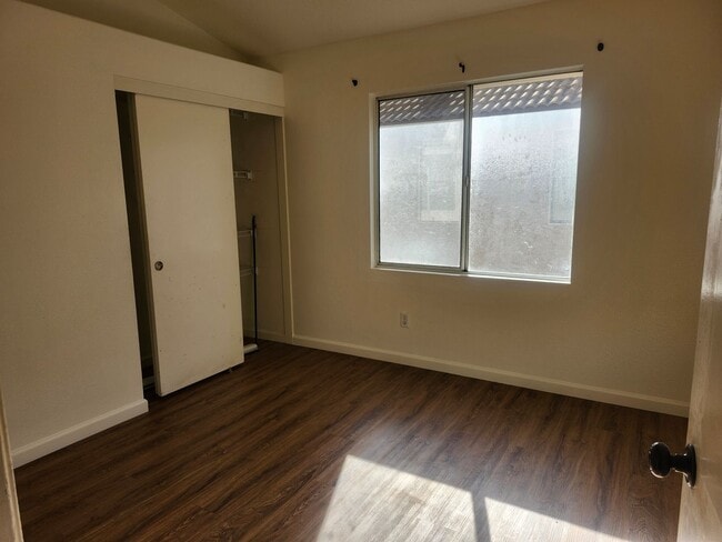 Building Photo - Spacious 4-Bedroom Home in a Prime Location