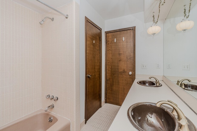 Building Photo - 22745 Wrexford Dr