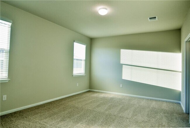 Building Photo - 117 Rochester Ln