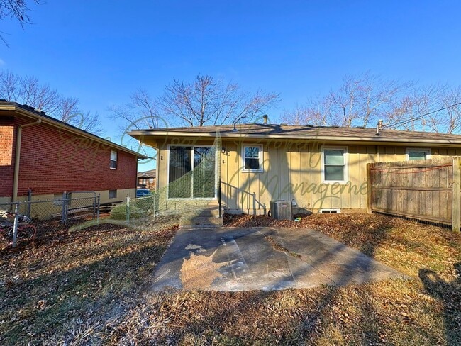 Building Photo - 1016-1018 SW Kingscross Rd