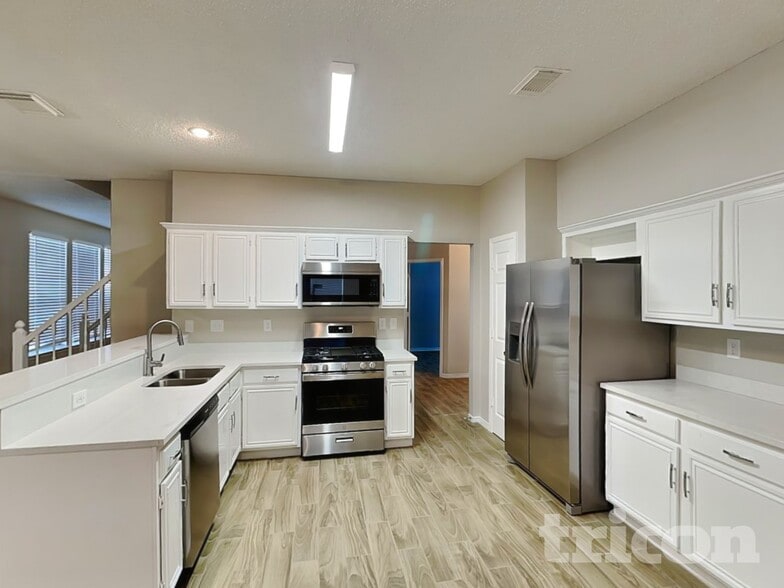 Building Photo - 317 Meandering Way Ct