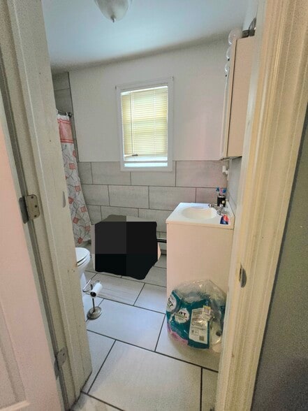 Bathroom - 90 Wakeman Ave