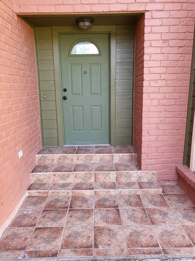 Building Photo - 14810 Rancho Vista Dr