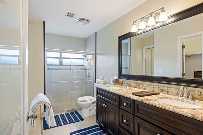 Building Photo - 756 Juniper Pl