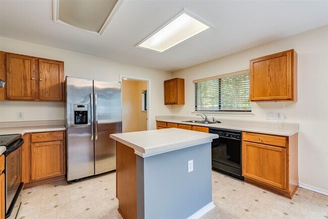Building Photo - Beautiful Home in Southeast Austin – Pool ...