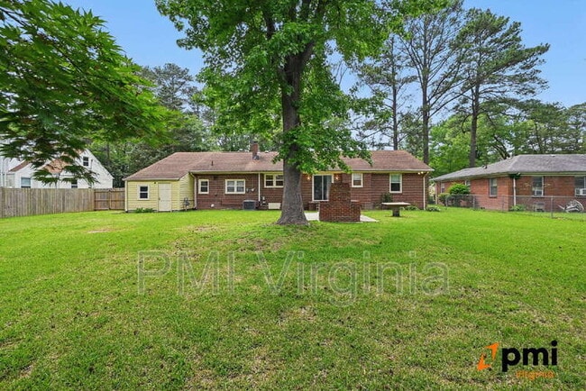 Building Photo - 812 Jasmine Ave