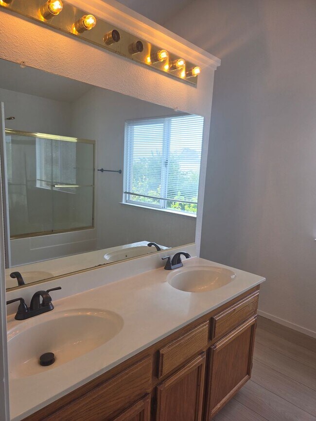 Building Photo - 745 Monte Carlo Dr
