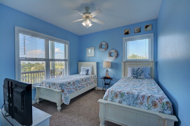 Building Photo - North Topsail Beach 5 Bedroom 4.5 Bathroom...