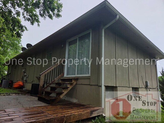 Building Photo - Renovated 3-bedroom, 2-bathroom home in Lee's Summit!
