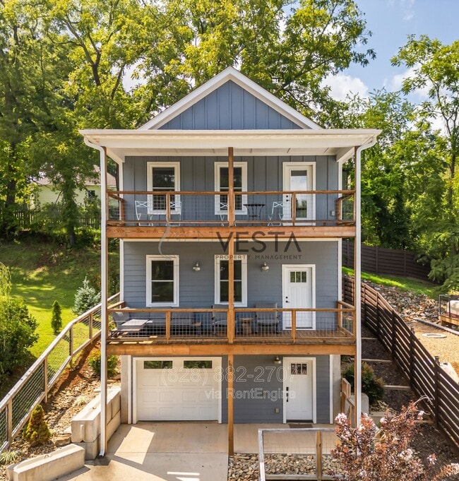 Building Photo - 125 Waynesville Ave