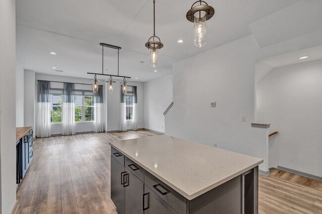 Building Photo - 4 Bed for Rent in Edison Park- The Nations!